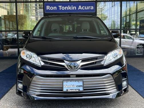 2020 Toyota Sienna XLE