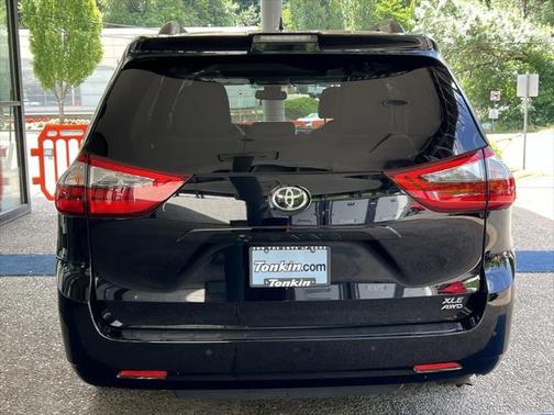 2020 Toyota Sienna XLE