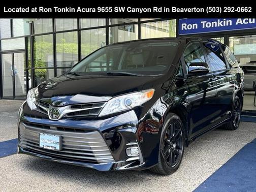 2020 Toyota Sienna XLE