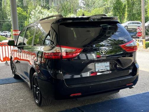 2020 Toyota Sienna XLE