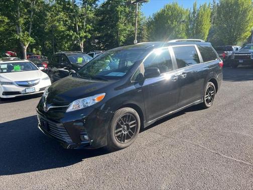 2020 Toyota Sienna XLE