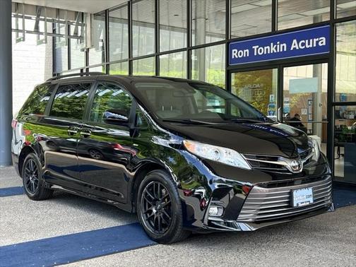 2020 Toyota Sienna XLE