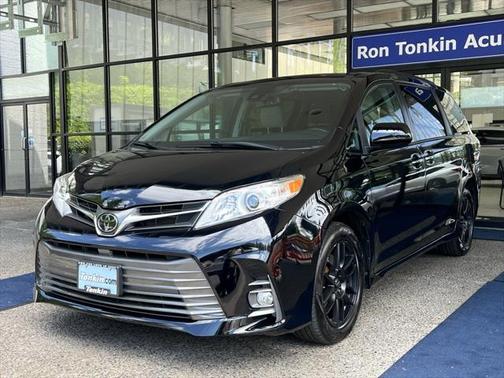 2020 Toyota Sienna XLE