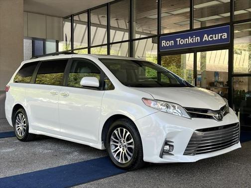 2018 Toyota Sienna XLE