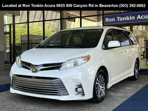 2018 Toyota Sienna XLE