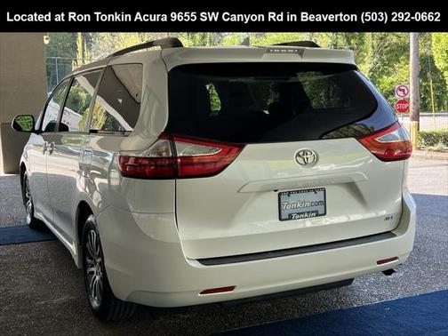 2018 Toyota Sienna XLE