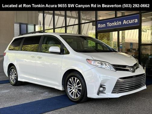2018 Toyota Sienna XLE
