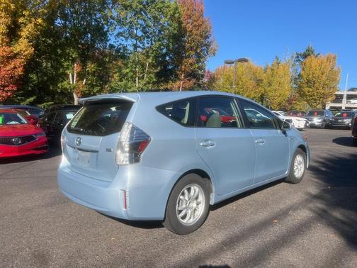 2013 Toyota Prius v Three