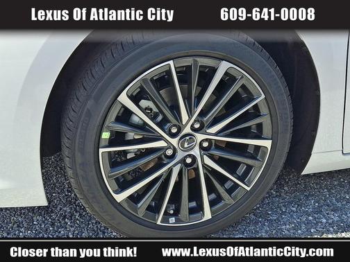 2025 Lexus ES 300h Base