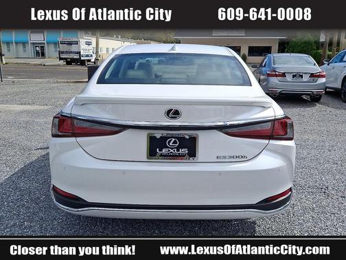 2025 Lexus ES 300h Base