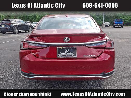 2025 Lexus ES 300h Base