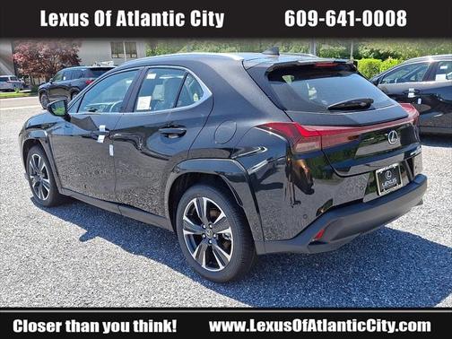 2025 Lexus UX 300h Base