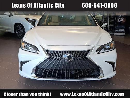 2025 Lexus ES 300h Luxury