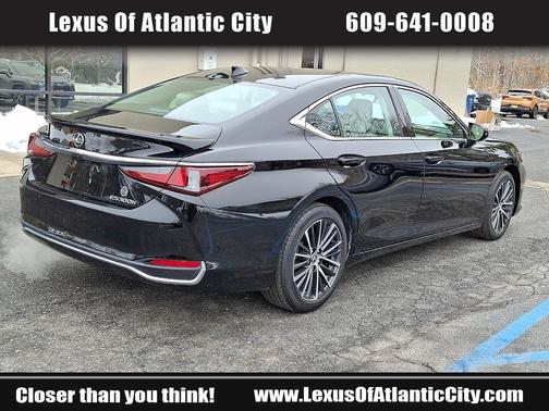 2023 Lexus ES 300h Base