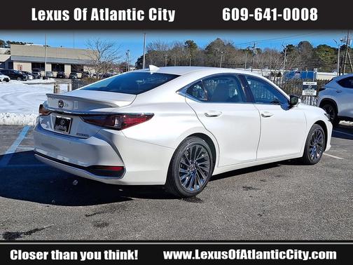 2025 Lexus ES 300h Luxury