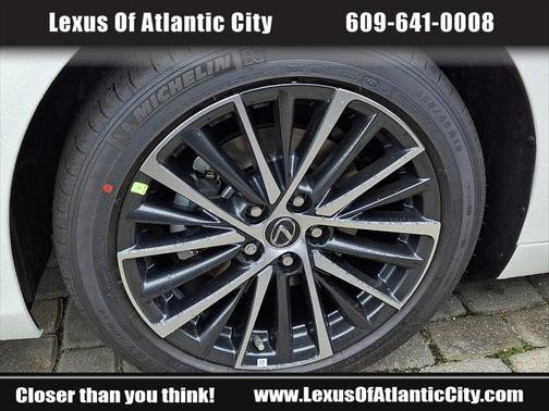 2025 Lexus ES 300h Base