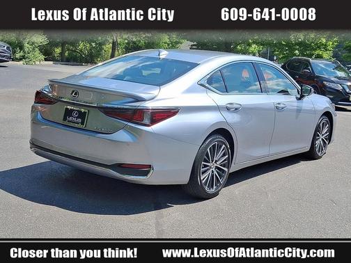 2025 Lexus ES 300h Base