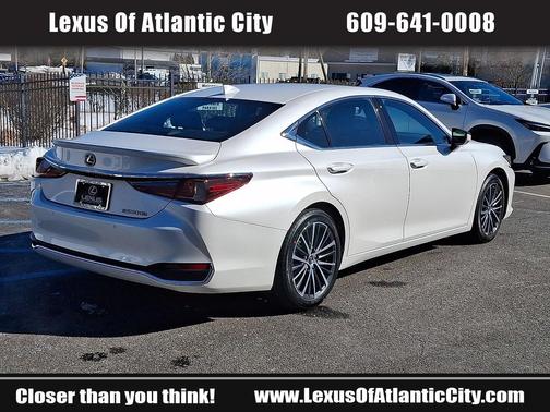 2024 Lexus ES 300h Base