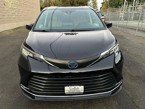 2021 Toyota Sienna XLE 7 Passenger