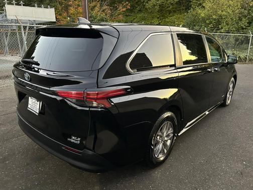 2021 Toyota Sienna XLE 7 Passenger
