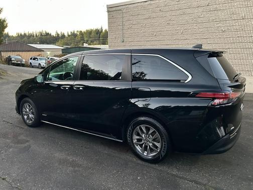 2021 Toyota Sienna XLE 7 Passenger