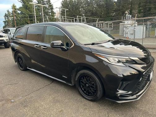 2021 Toyota Sienna XSE 7 Passenger
