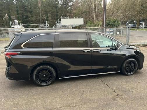2021 Toyota Sienna XSE 7 Passenger