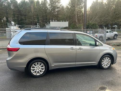 2017 Toyota Sienna XLE