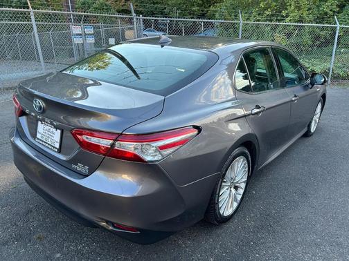 2019 Toyota Camry Hybrid XLE