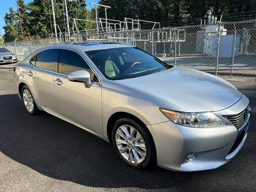 2013 Lexus ES 300h Base