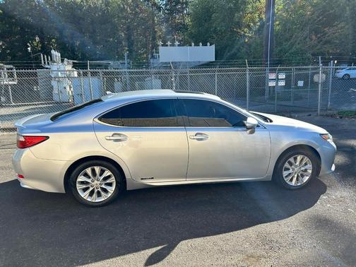 2013 Lexus ES 300h Base