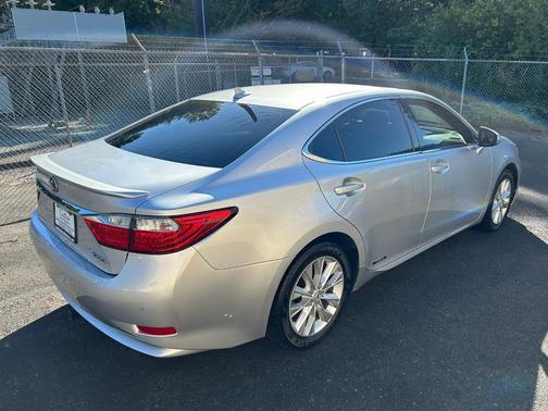 2013 Lexus ES 300h Base