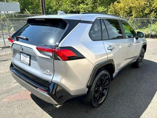 2022 Toyota RAV4 Hybrid SE