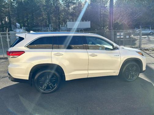 2019 Toyota Highlander Hybrid Platinum