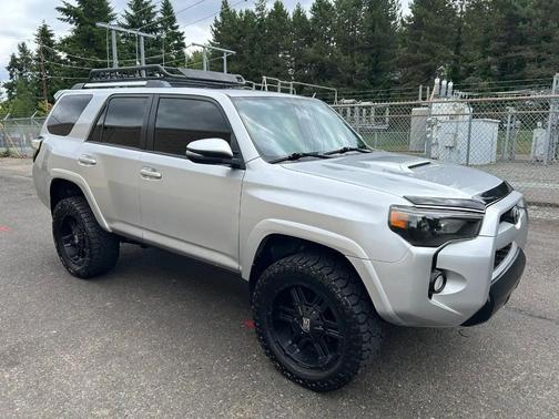 Classic Silver Metallic 2015 Toyota 4Runner Trail
