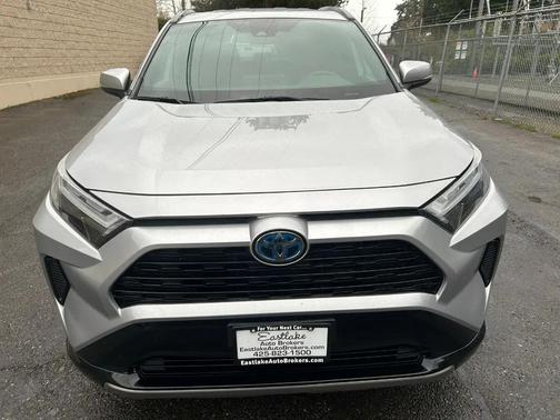 Silver Sky Metallic 2022 Toyota RAV4 Hybrid SE