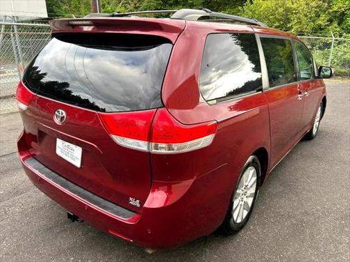 2013 Toyota Sienna XLE