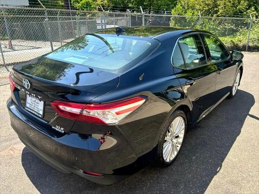 2019 Toyota Camry Hybrid XLE