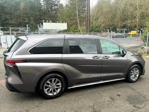 2021 Toyota Sienna XLE 7 Passenger