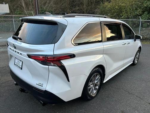 2022 Toyota Sienna XLE