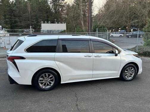 2022 Toyota Sienna XLE