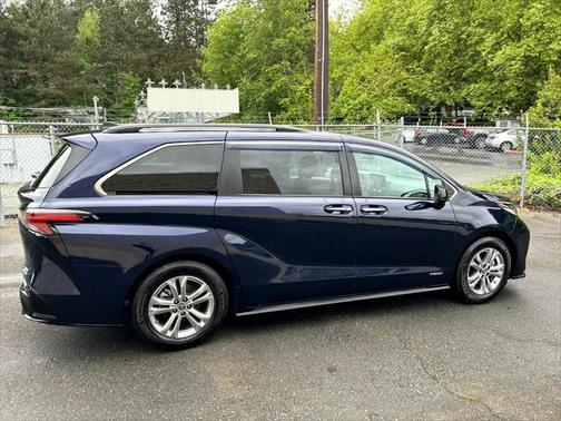 2021 Toyota Sienna XSE 7 Passenger
