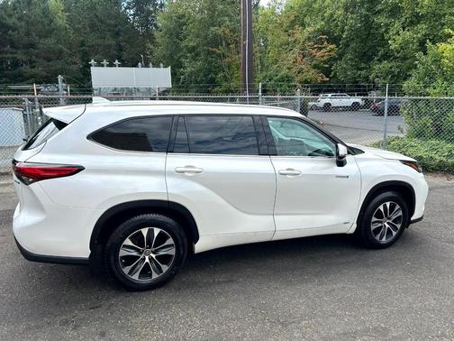 2021 Toyota Highlander Hybrid XLE