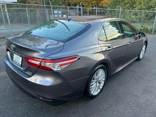 2019 Toyota Camry Hybrid XLE