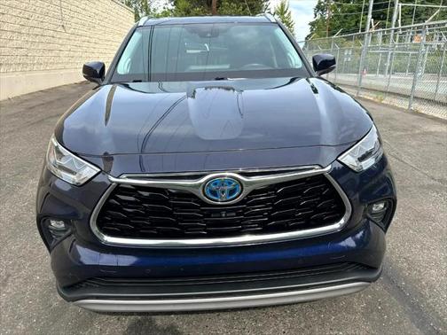 2021 Toyota Highlander Hybrid Platinum