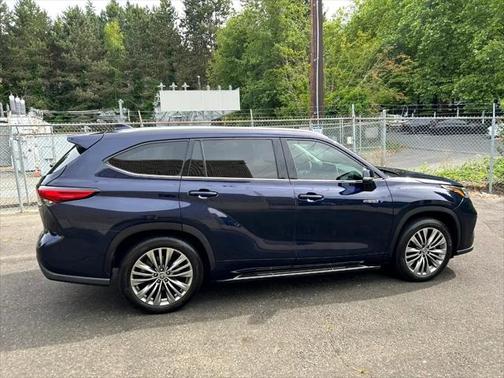 2021 Toyota Highlander Hybrid Platinum