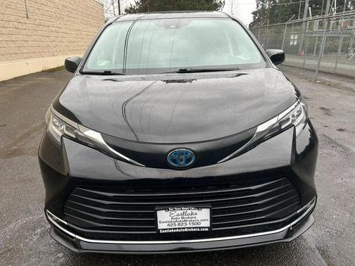 2023 Toyota Sienna XLE