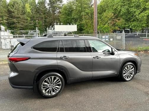 2021 Toyota Highlander Hybrid Platinum