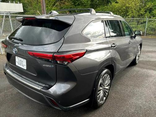 2021 Toyota Highlander Hybrid Platinum