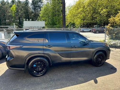 2021 Toyota Highlander Hybrid Platinum